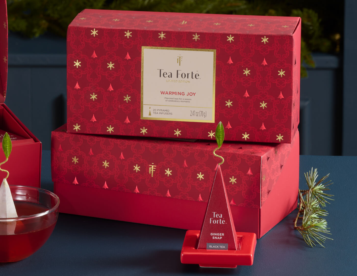 Presentation Box Warming Joy closed and a matching tea tray on a dark blue background